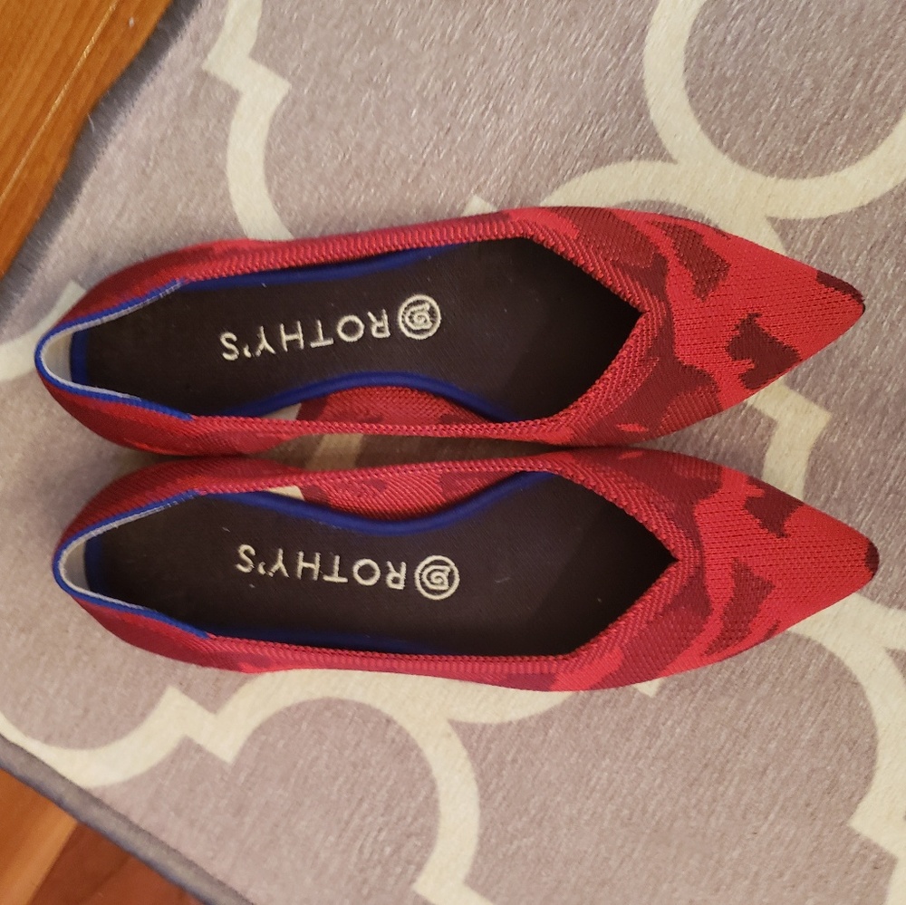 Rothys Red Camo Points